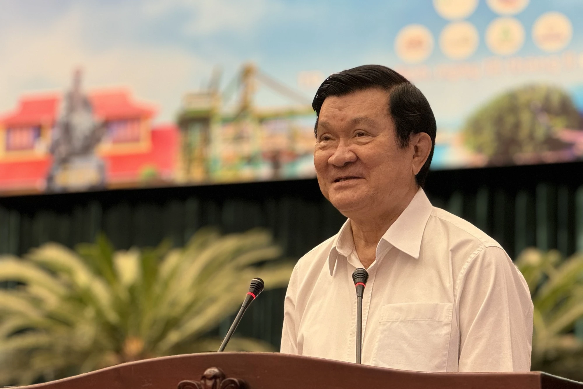 Nguyên Chủ tịch nước Trương Tấn Sang phát biểu tại buổi gặp mặt các đại diện Hà Tĩnh tiêu biểu